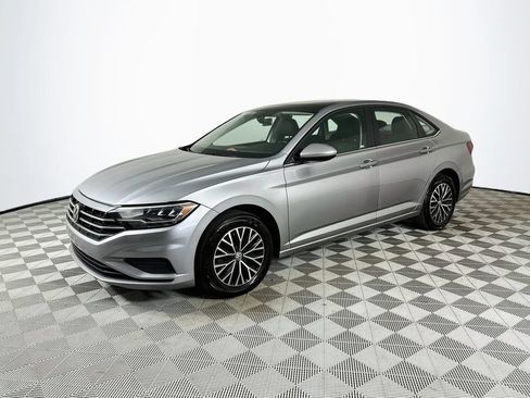 Used 2019 Volkswagen Jetta SE FWD image 3