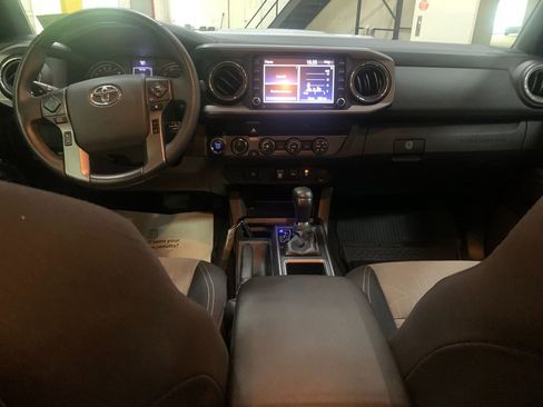 Used 2020 Toyota Tacoma TRD Sport AWD/4WD image 16