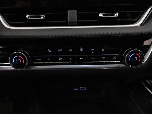 Used 2025 Chevrolet Equinox LT w/ Convenience Package II FWD image 11