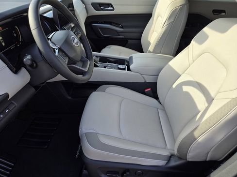 Certified 2026 Nissan Pathfinder SL AWD/4WD image 13