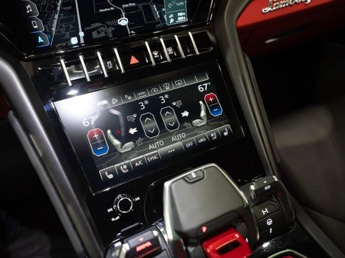 Used 2022 Lamborghini Urus AWD/4WD image 19