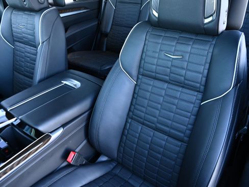 Used 2025 Cadillac Escalade Sport Platinum image 9