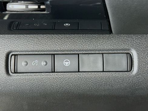 Used 2024 Nissan Pathfinder SV image 17