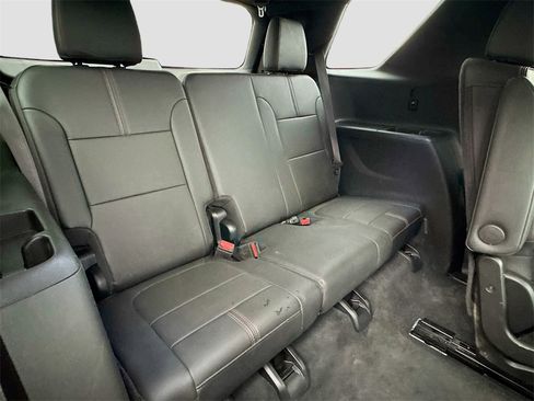 Used 2023 Chevrolet Traverse RS image 28