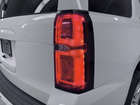 Used 2018 Chevrolet Tahoe LT AWD/4WD image 9