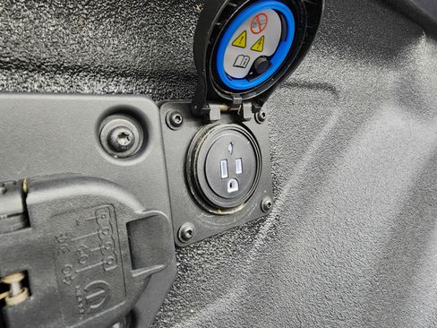 Used 2025 RAM 3500 Laramie image 33