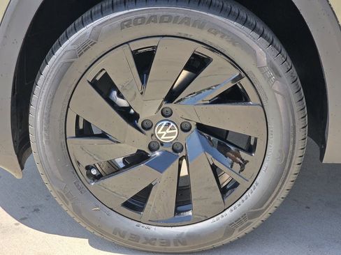 Used 2026 Volkswagen Atlas SE image 8