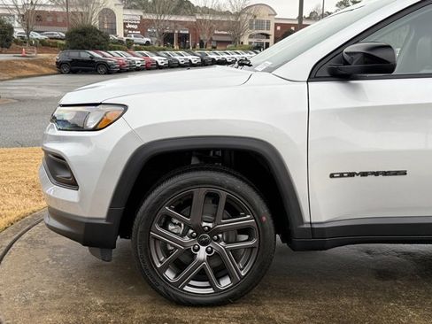 New 2026 Jeep Compass Latitude image 12