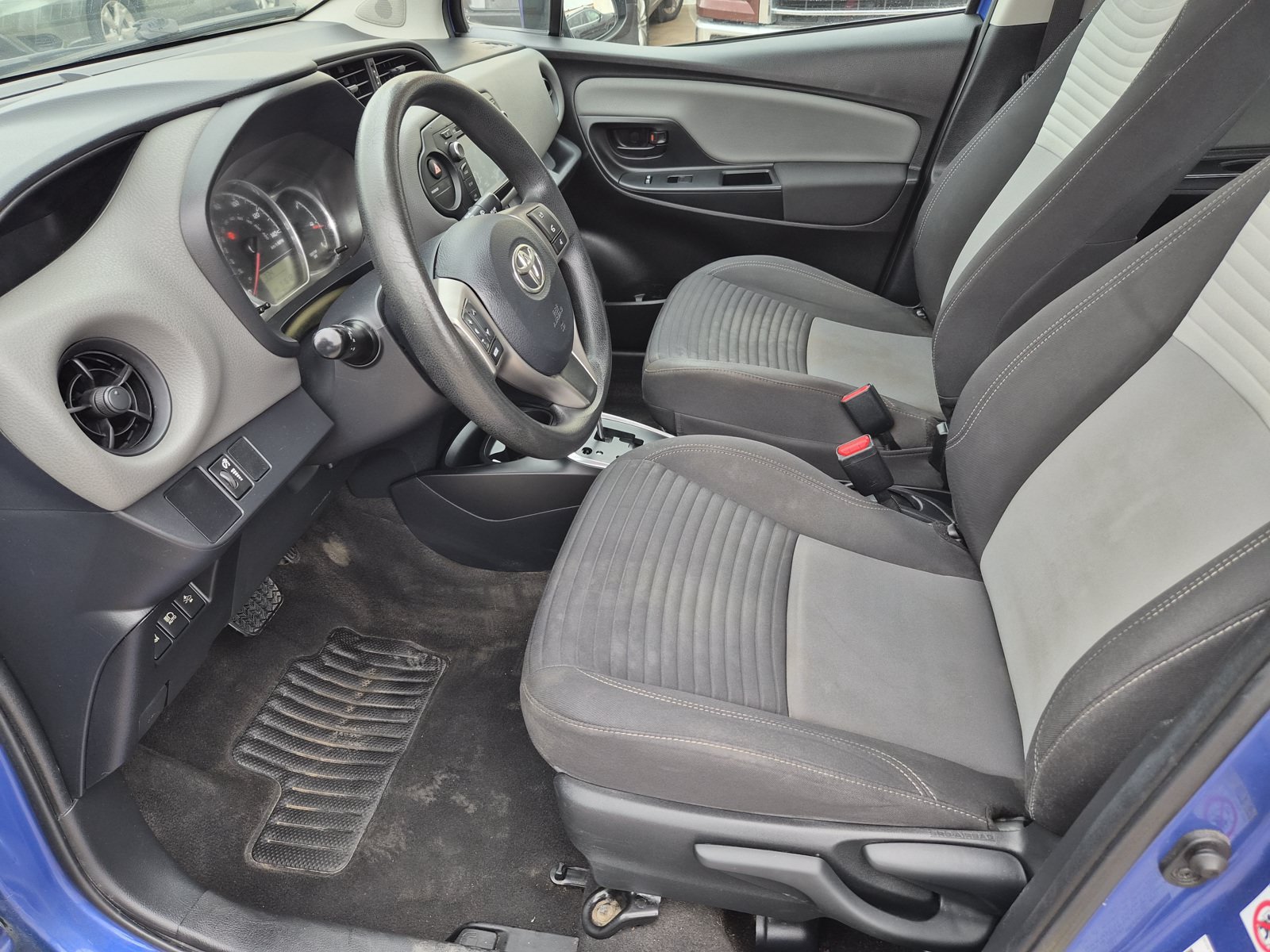 Used 2018 Toyota Yaris L FWD image 12
