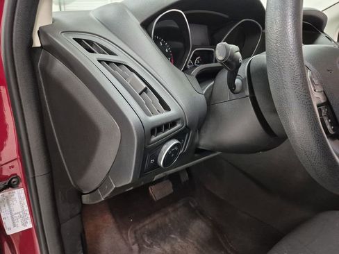 Used 2015 Ford Focus SE image 18