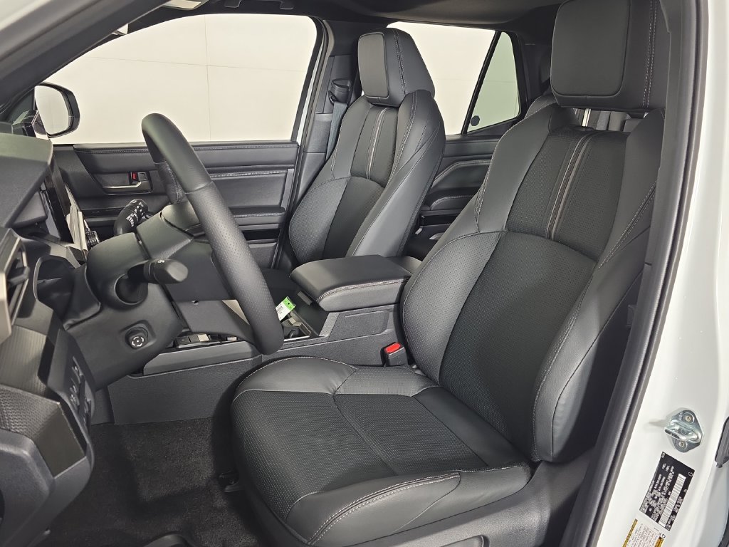 Used 2025 Toyota 4Runner Limited w/ Tow Technology Package AWD/4WD image 25