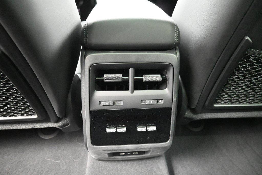 Certified 2024 Porsche Macan 4 Electric AWD/4WD image 8