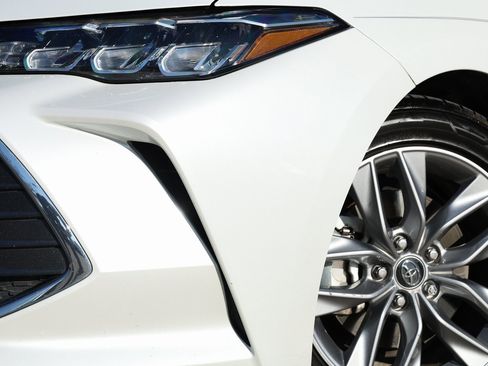 Used 2020 Toyota Avalon XLE image 12