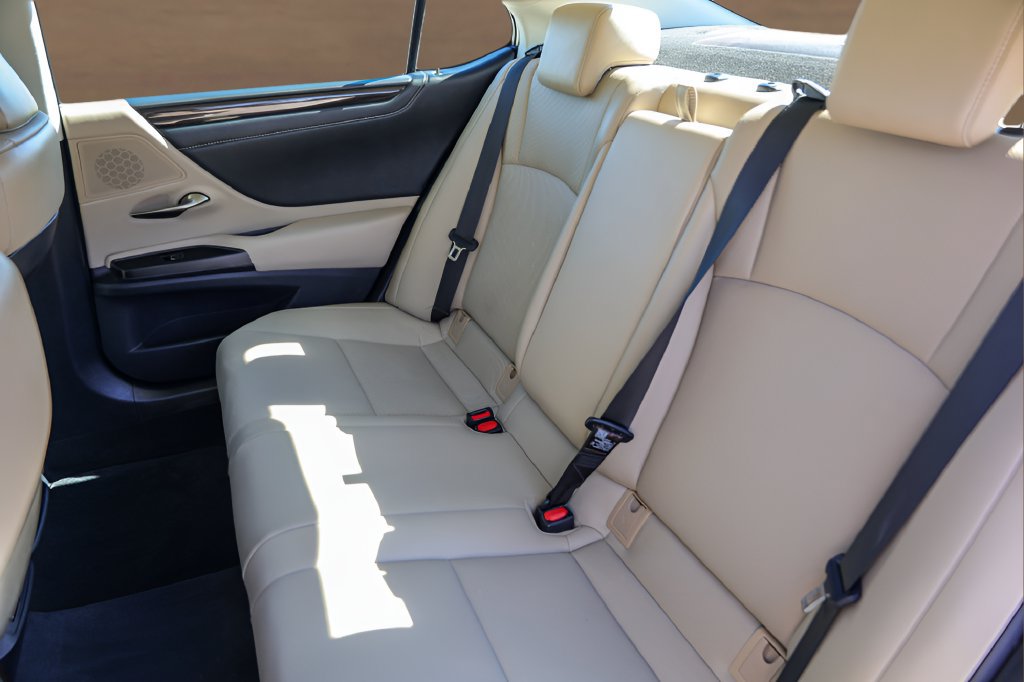 Used 2021 Lexus ES 300h w/ Premium Package FWD image 24