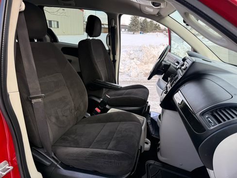 Used 2012 Dodge Grand Caravan SXT image 20
