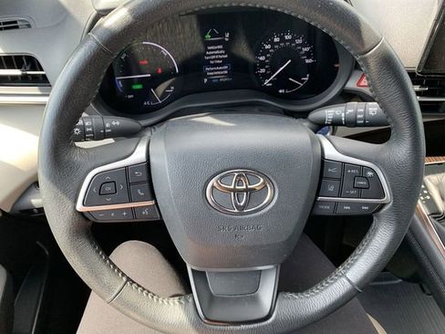 Certified 2022 Toyota Sienna XLE FWD image 19