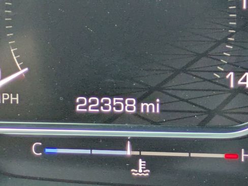 Used 2023 GMC Yukon XL SLT image 32