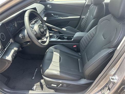 New 2025 Hyundai Elantra Limited image 9