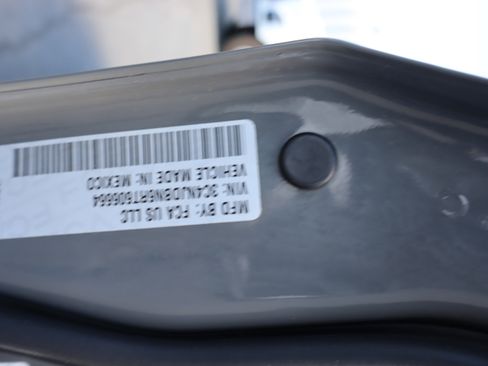 Used 2024 Jeep Compass Latitude image 42