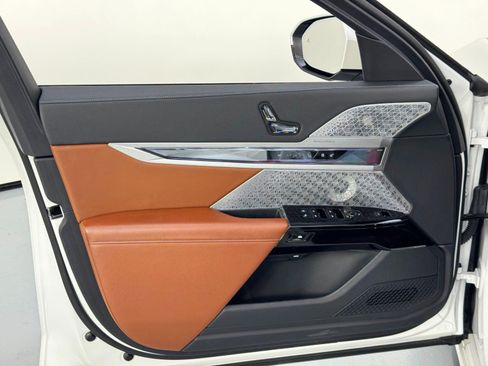 Used 2023 BMW i7 xDrive60 image 53