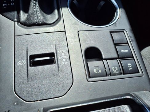 Used 2023 Toyota Highlander L FWD image 9