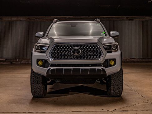Used 2019 Toyota Tacoma TRD Off-Road AWD/4WD image 2