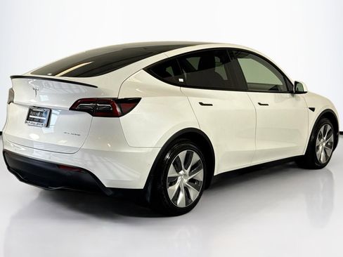 Used 2021 Tesla Model Y Long Range image 5