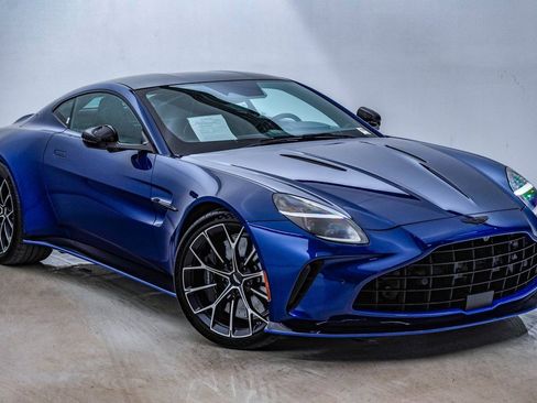 Used 2025 Aston Martin V8 Vantage Coupe image 3