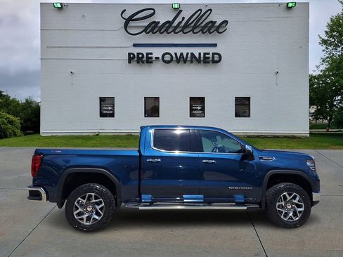 Used 2023 GMC Sierra 1500 SLT w/ SLT Premium Package image 2