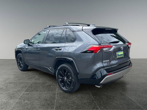 Used 2022 Toyota RAV4 SE w/ Convenience Package AWD/4WD image 8