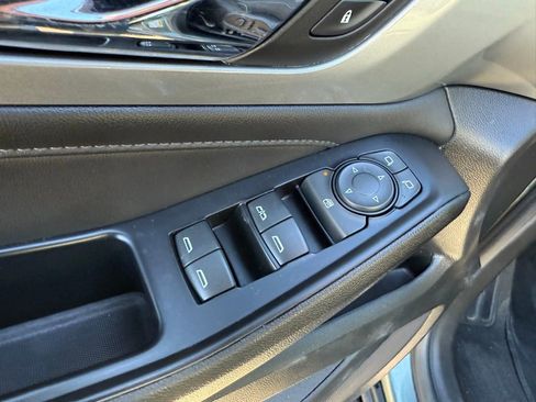 Used 2023 Chevrolet Traverse LT image 21