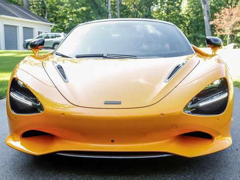Used 2026 McLaren 750S Spider RWD image 13