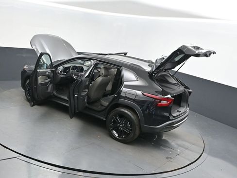 New 2026 Chevrolet Trax ACTIV w/ Sunroof Package image 2