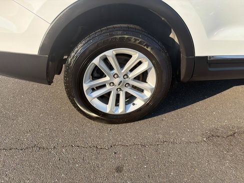 Used 2015 Ford Explorer XLT w/ Equipment Group 202B FWD image 34