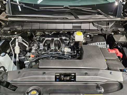 Used 2025 Nissan Pathfinder SL w/ Cargo Package image 19