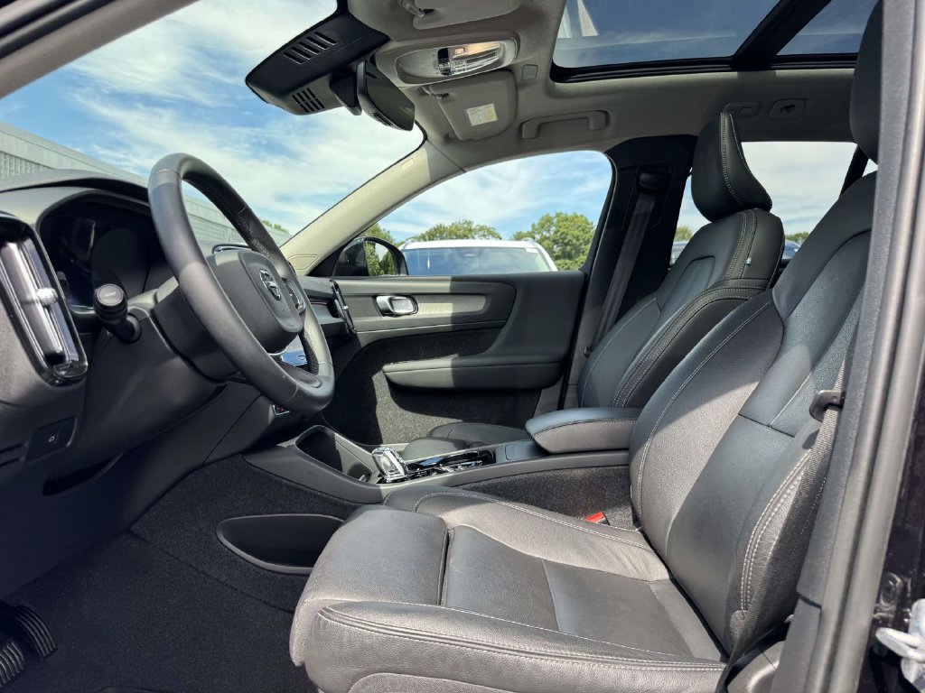 Certified 2024 Volvo XC40 B5 Plus w/ Protection Package Premier AWD/4WD image 13