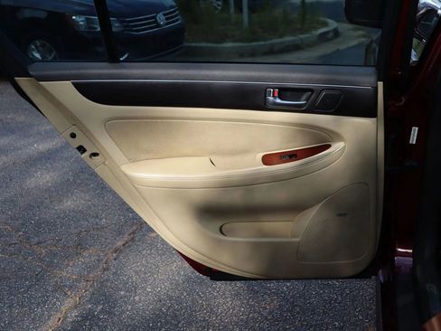 Used 2012 Hyundai Genesis 3.8 w/ Premium Pkg image 10