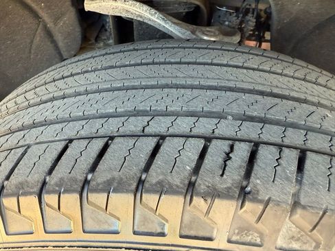 Used 2024 GMC Sierra 1500 SLT image 9