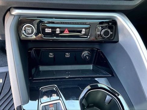 Used 2025 Audi Q5 Premium w/ Convenience Package AWD/4WD image 16