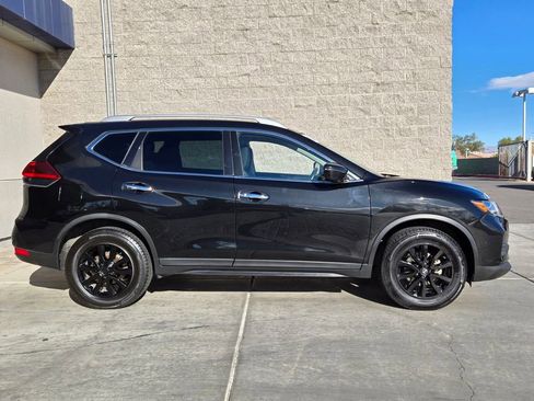 Used 2020 Nissan Rogue SV image 6
