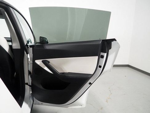 Used 2021 Tesla Model Y Long Range AWD/4WD image 54