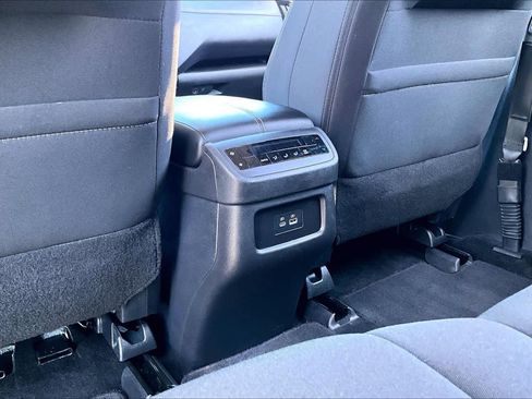 Used 2025 Nissan Pathfinder SV image 33