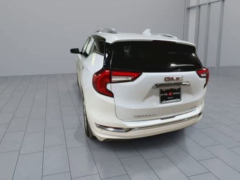 Used 2022 GMC Terrain Denali w/ Denali Premium Package AWD/4WD image 7