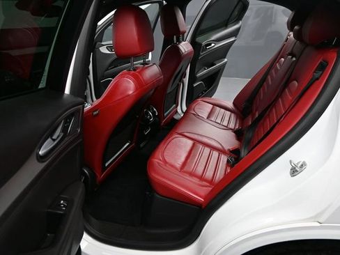 Used 2022 Alfa Romeo Stelvio Veloce image 7