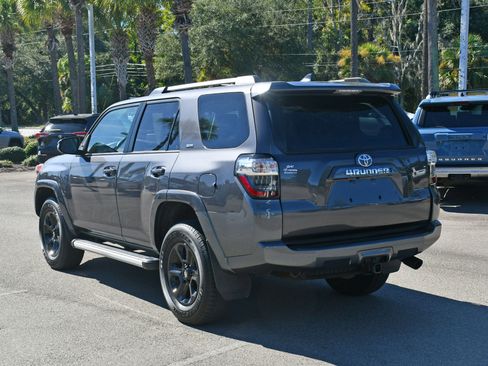 Used 2023 Toyota 4Runner SR5 Premium image 4