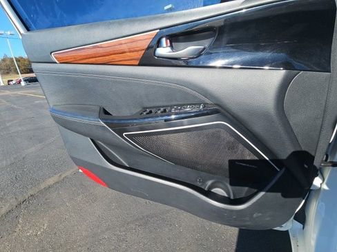 Used 2017 Kia Cadenza Premium w/ Luxury Package image 8