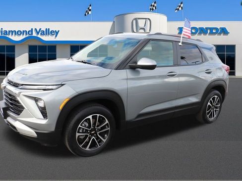 Used 2025 Chevrolet TrailBlazer LT image 3