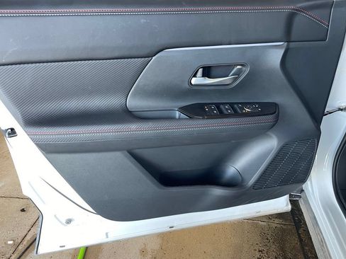 Certified 2026 Nissan Kicks SR FWD image 9