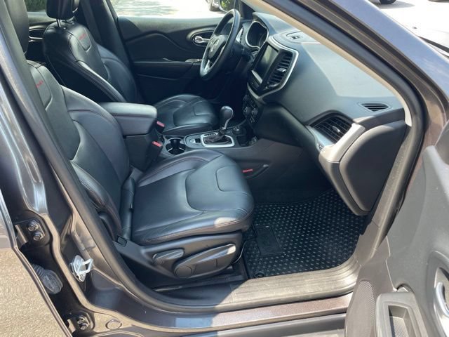 Used 2016 Jeep Cherokee Trailhawk w/ Comfort/Convenience Group AWD/4WD image 12