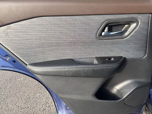 Used 2023 Nissan Rogue SV image 15